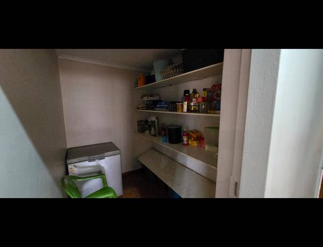 4 BEDROOM HOUSE FOR SALE IN FLORA PARK